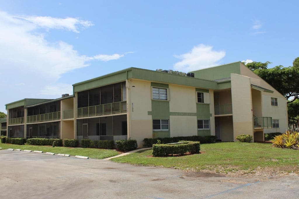 1+1 Condo — 4139 NW 88th Avenue #104