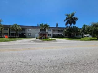 1+1 Condo — 13101 Memorial Hwy APT 201, North Miami, 33161