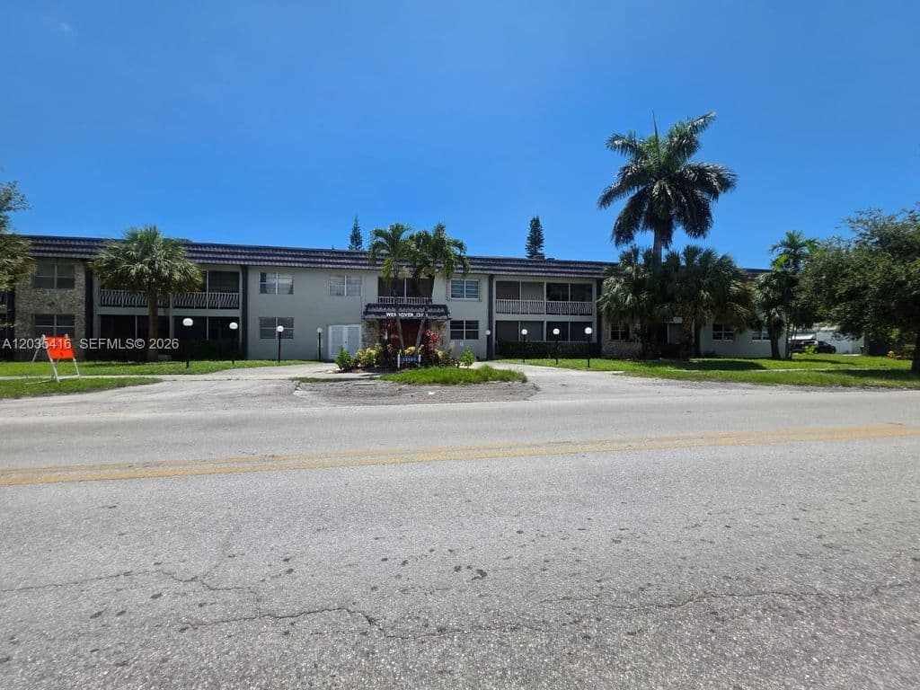 1+1 Condo — 13101 Memorial Hwy APT 201
