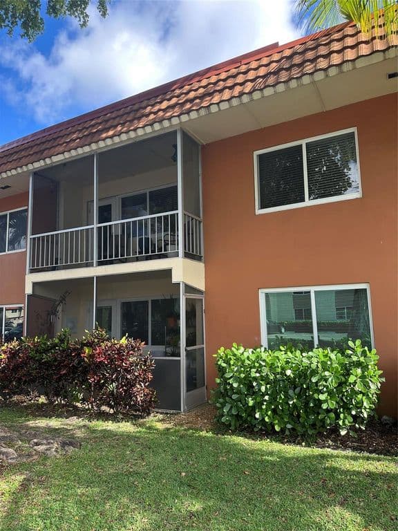 1+1 Condo — 119 NE 19th Court #215 G