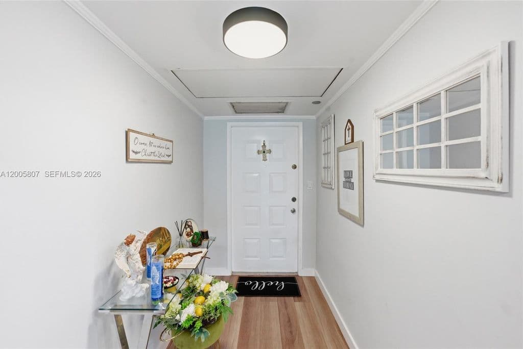 2+1 Condo — 625 Oaks Dr APT 304