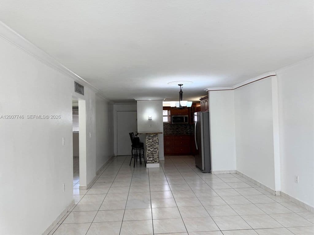 2-bedroom Condo — 1850 W 56th St APT 2404