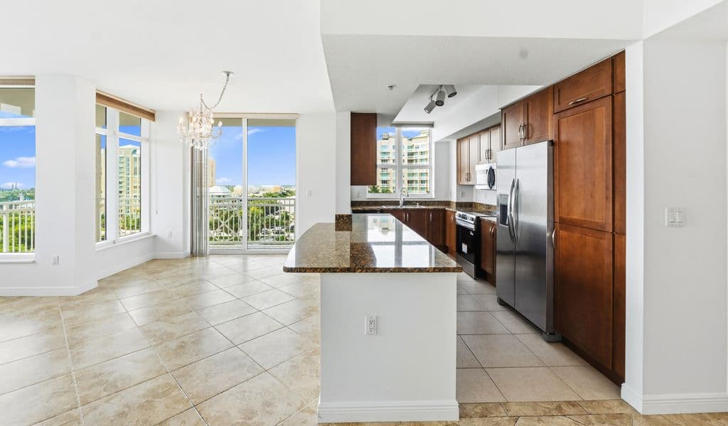 3-bedroom Condo — 450 N FEDERAL Highway #911