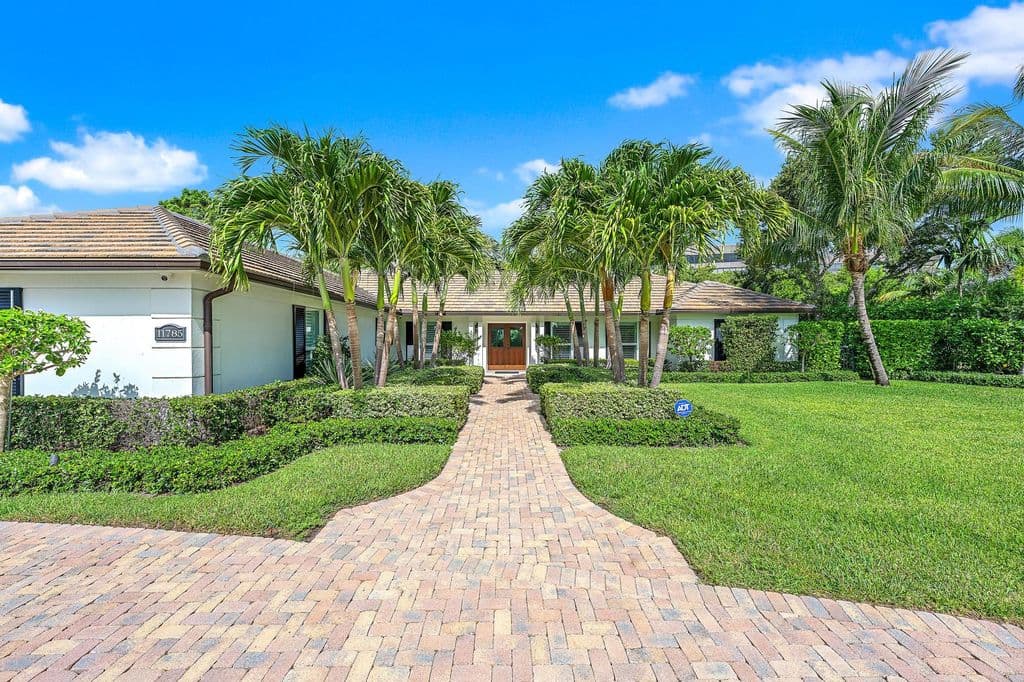5-bedroom Single-Family Home — 11785 Lake Shore Place