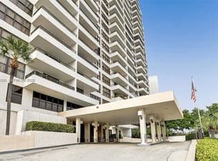 2-bedroom Condo — 2500 Parkview Dr APT 1912, Hallandale Beach, 33009