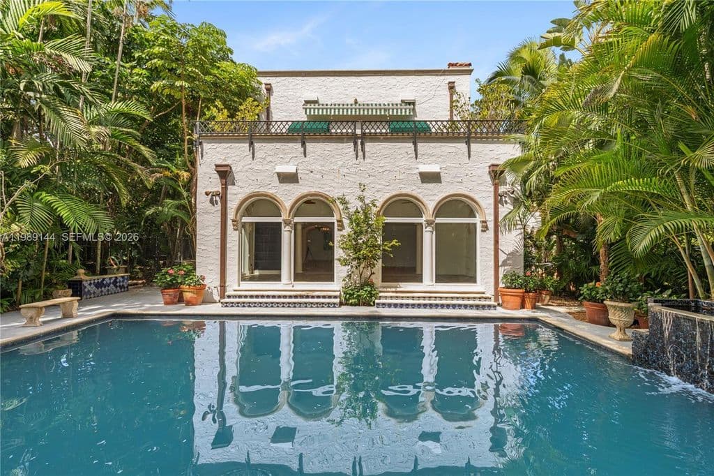 3-bedroom Single-Family Home — 3685 Royal Palm Ave