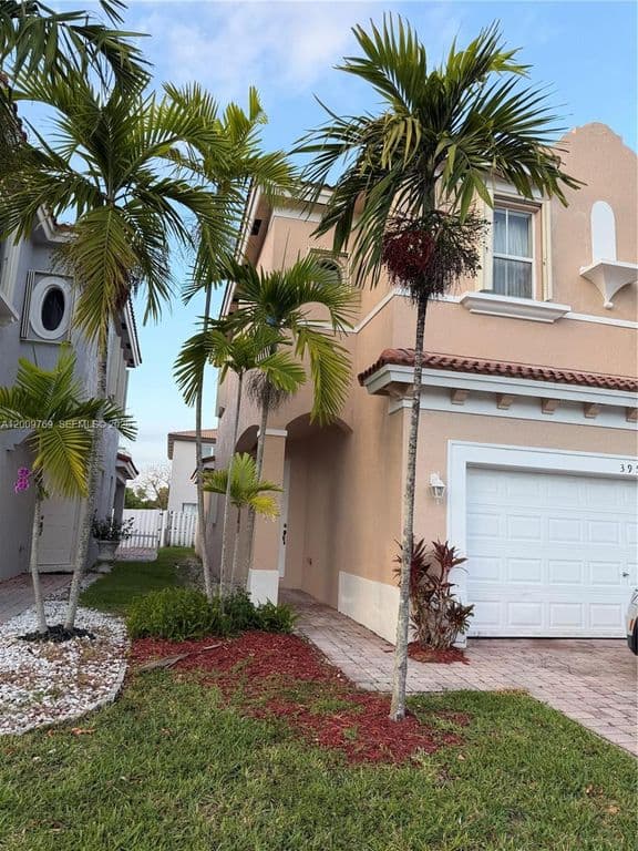 5-bedroom Single-Family Home — 3955 NE 13th Dr