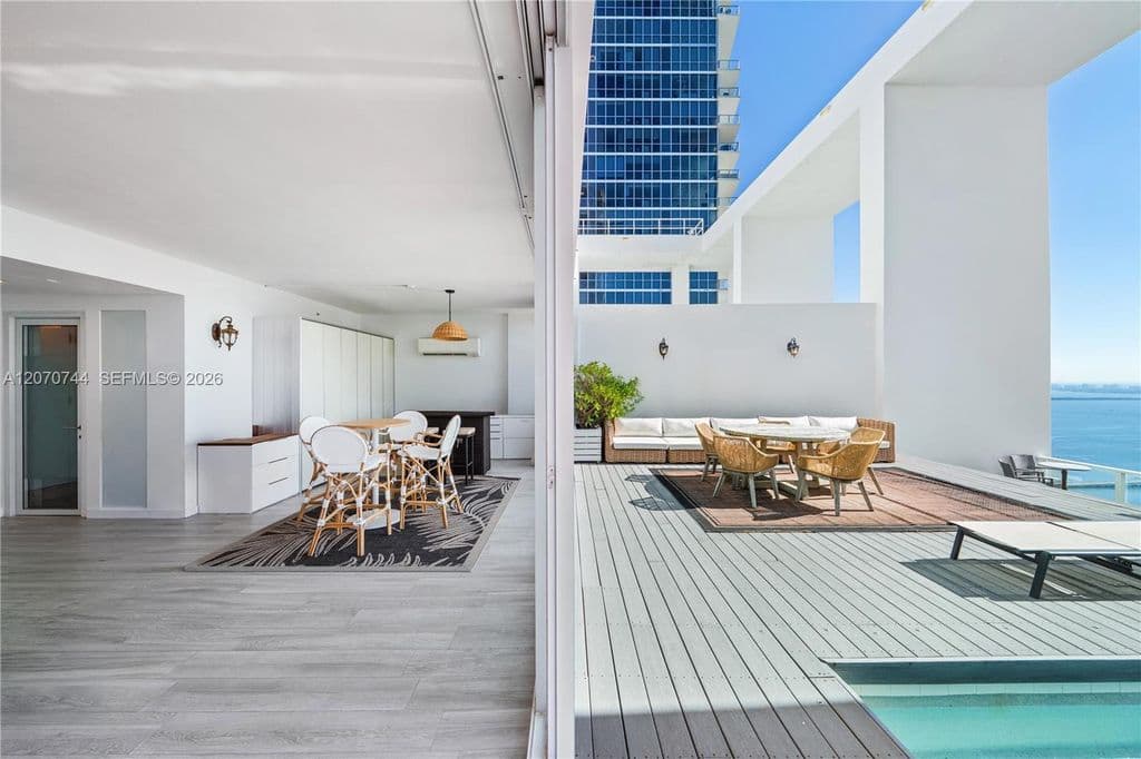 6-bedroom Condo — 1040 Biscayne Blvd APT 4602