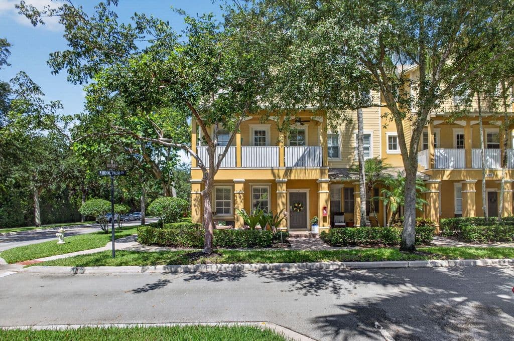3-bedroom Condo — 128 W Royal Palm Circle #101