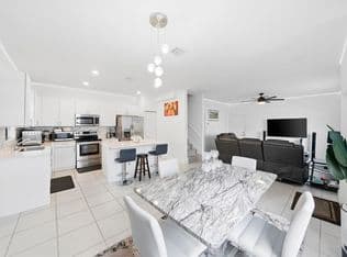 3-bedroom Townhouse — 13091 SW 232nd St, Miami, 33170