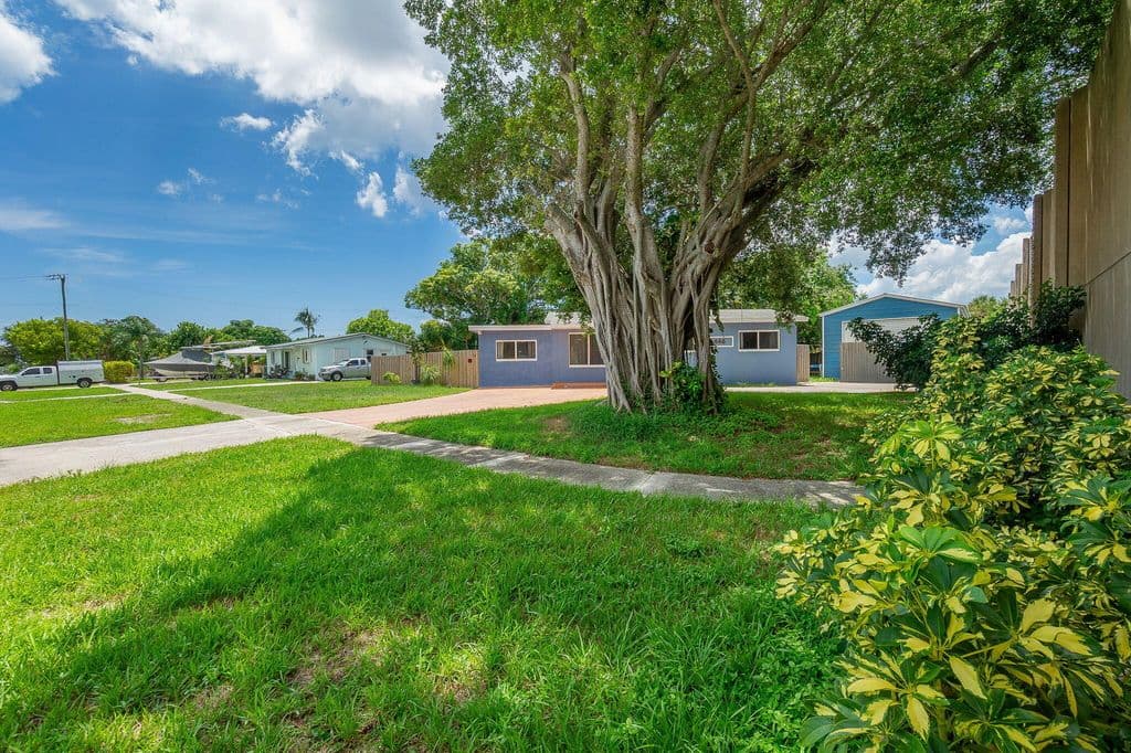 3+1 Müstakil ev — 1446 W DREW Street