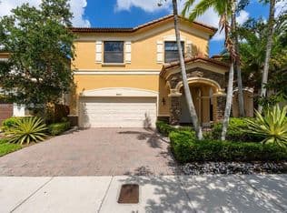 5+1 Müstakil ev — 8850 NW 99th Path, Doral, 33178