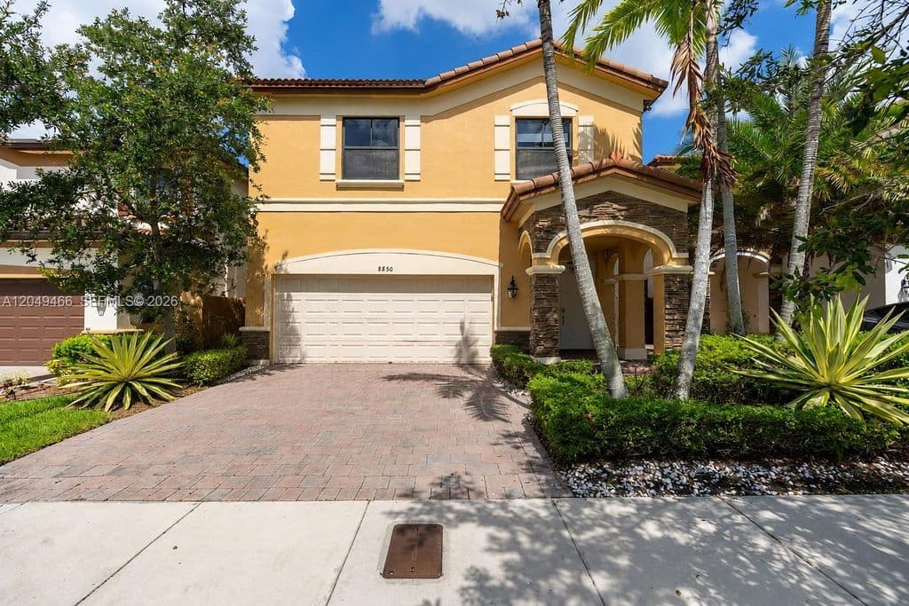 5-bedroom Single-Family Home — 8850 NW 99th Path