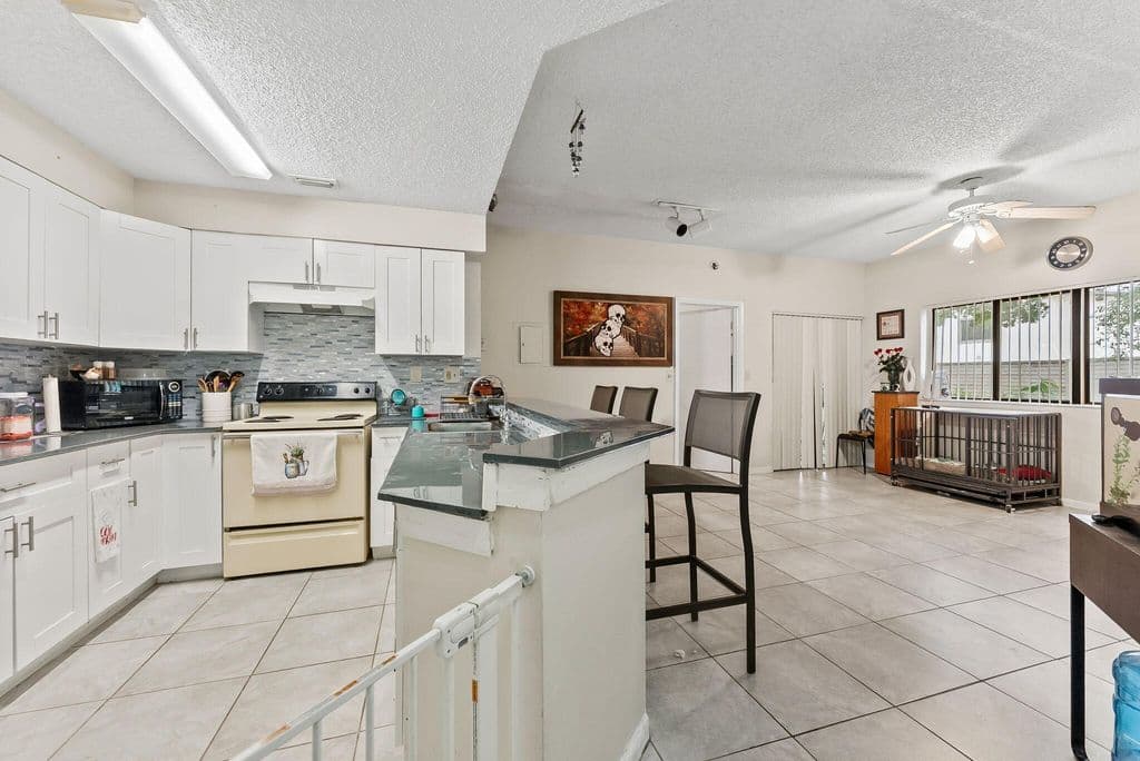 2-bedroom Condo — 2550 SW 18th Terrace #2103