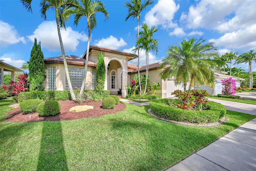 4-bedroom Single-Family Home — 2553 Jardin Mnr