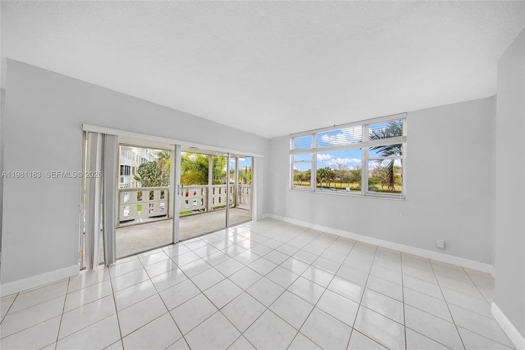 2+1 Condo — 4350 Hillcrest Dr APT 200