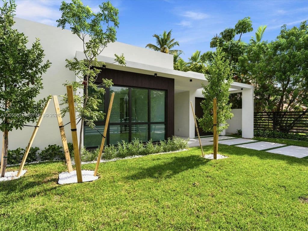 4+1 Müstakil ev — 1621 SW 11th Ter