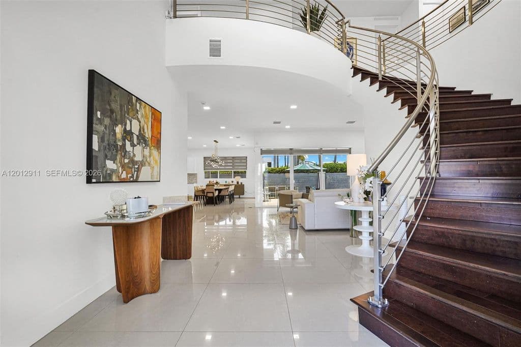 6+1 Müstakil ev — 7509 NW 99th Ave