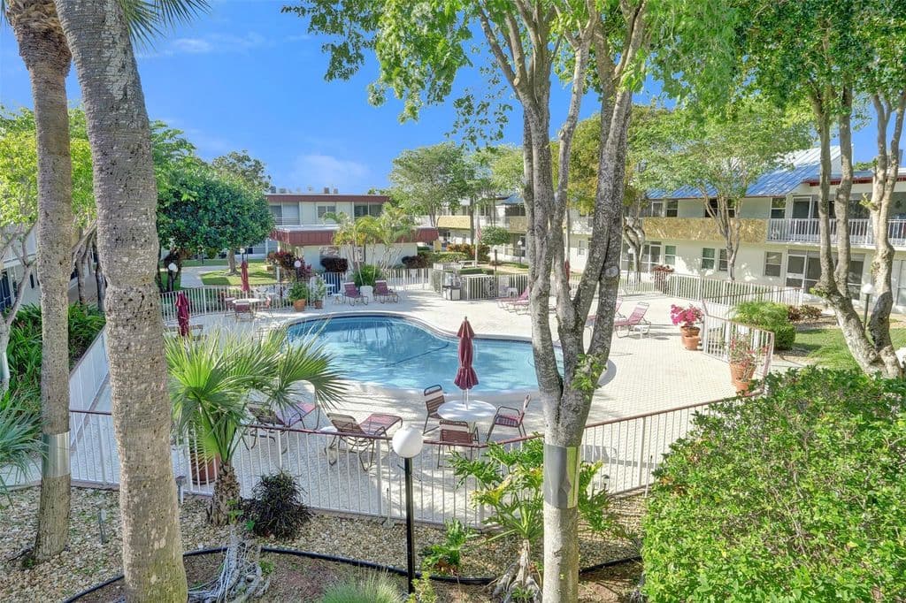 2+1 Condo — 860 SE 6TH Avenue #410