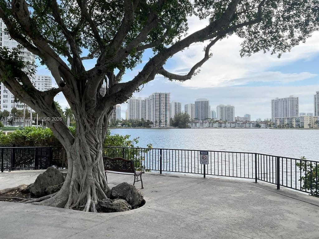 2-bedroom Condo — 2780 NE 183rd St APT 1007