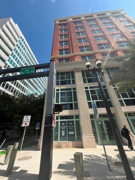 1+1 Condo — 111 E Flagler St APT 406