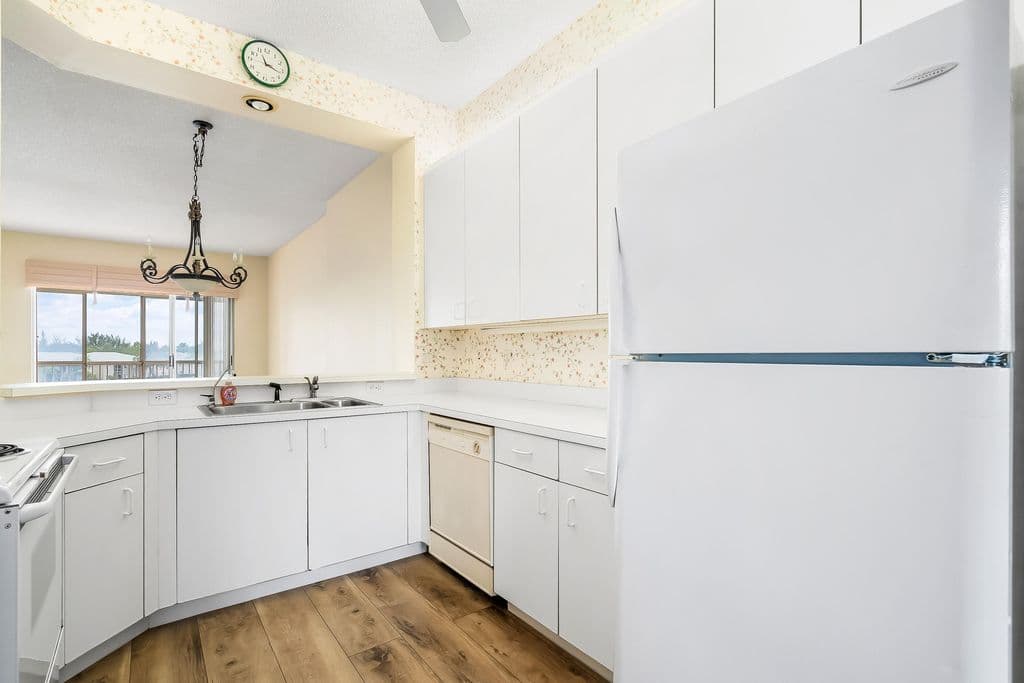 2+1 Condo — 7904 Trent Drive #410