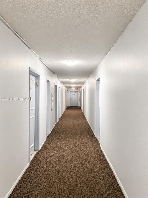 1-bedroom Condo — 1465 NE 123rd St APT 609