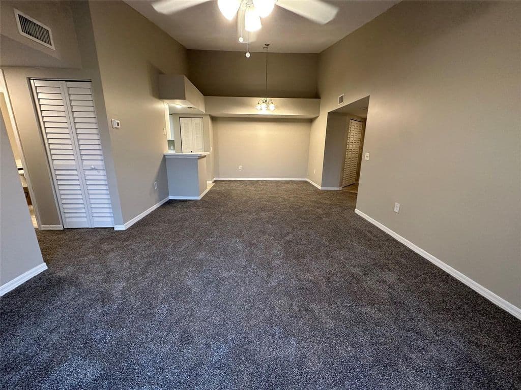 3+1 Condo — 4199 N Haverhill Road #113