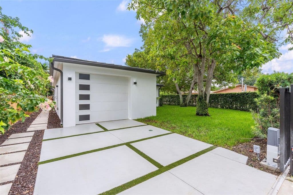 4+1 Müstakil ev — 2286 SW 21st Ave