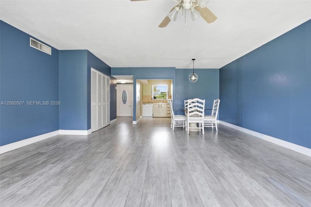 2+1 Condo — 4054 N Pine Island Rd #B2
