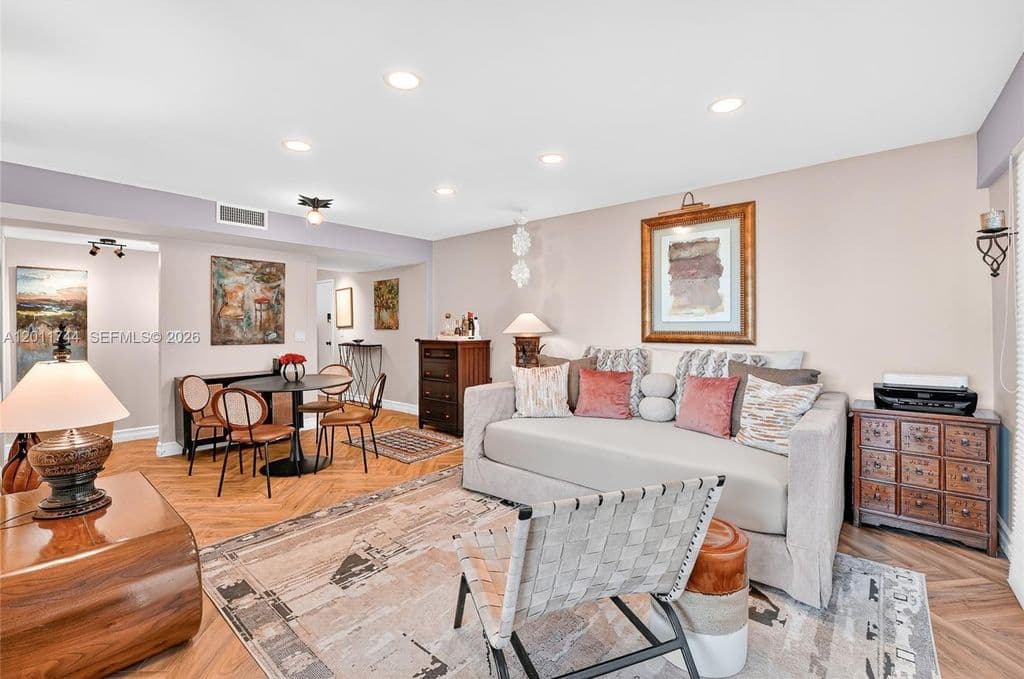 2+1 Condo — 1455 West Ave APT 501