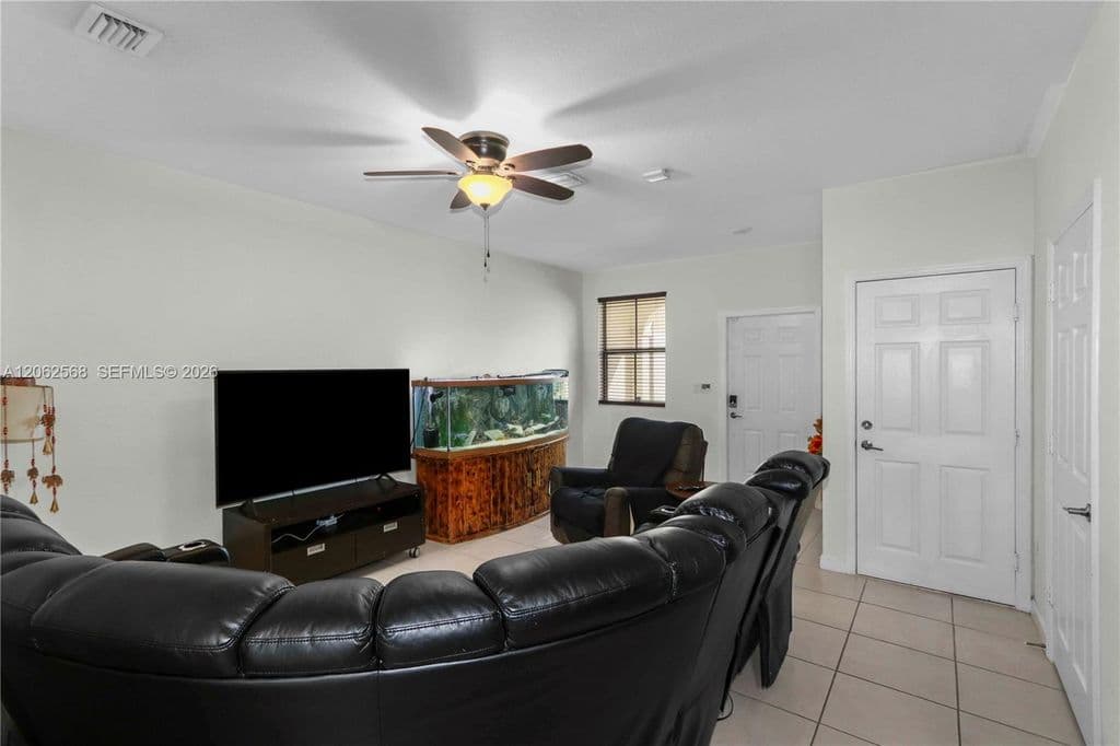 3+1 Mülk — 12758 SW 230th St