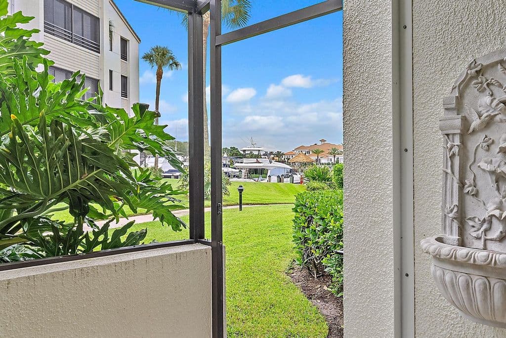 2+1 Condo — 811 Oak Harbour Drive