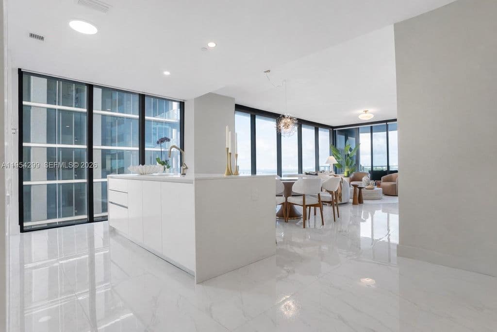 4-bedroom Condo — 700 NE 24th St Unit 901