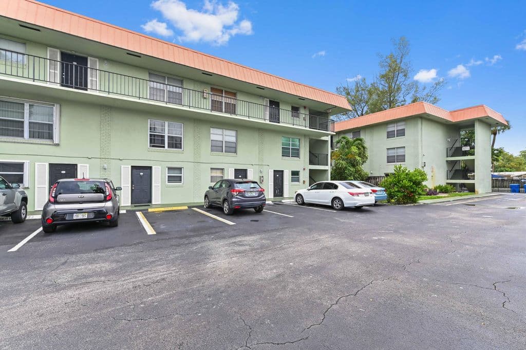2+1 Mülk — 803 W Oakland Park Boulevard #A7