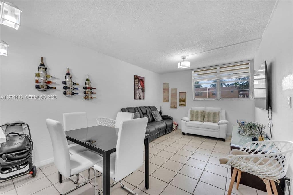 1+1 Condo — 4550 NW 9th St APT 106E