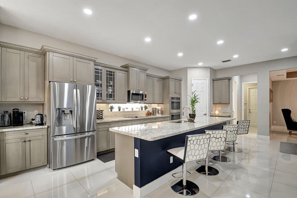 5-bedroom Single-Family Home — 8952 Cypress Grove Lane