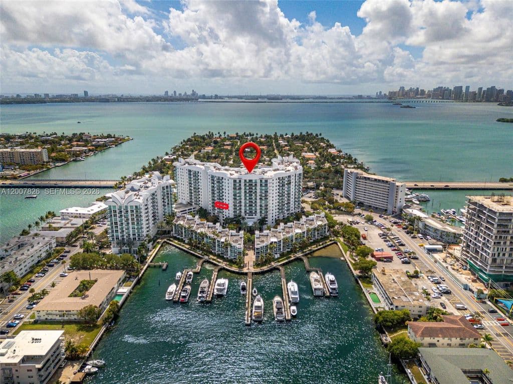 2+1 Condo — 7900 Harbor Island Dr APT 703
