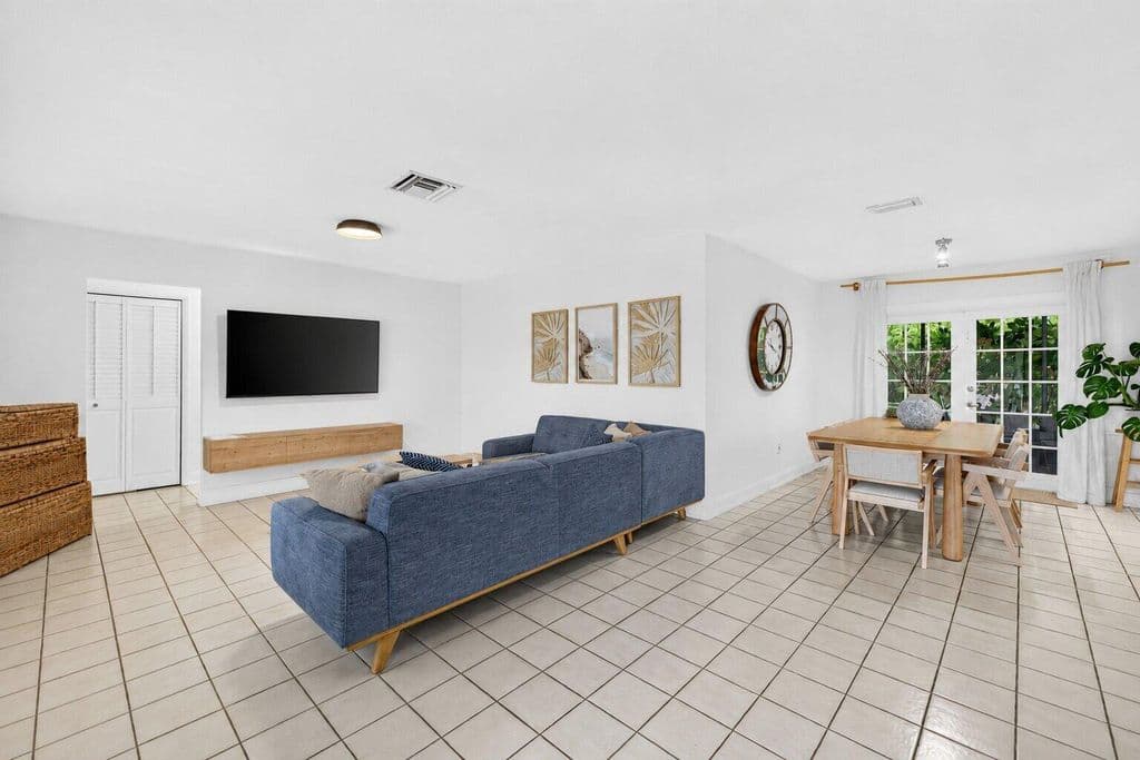 3+1 Müstakil ev — 4031 NE 15TH Avenue