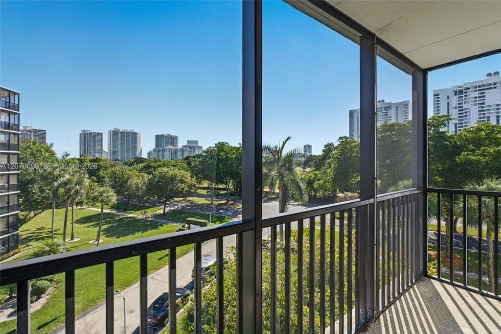 2+1 Condo — 3401 N Country Club Dr APT 519