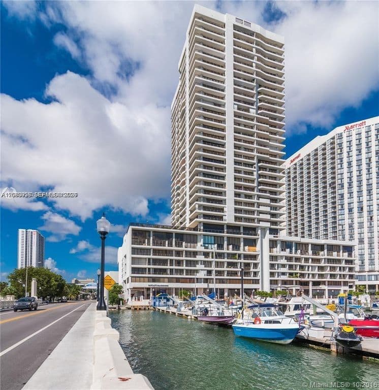 1+1 Condo — 555 NE 15th St APT 11J