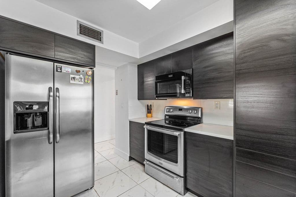 2-bedroom Condo — 6614 Villa Sonrisa Drive #123