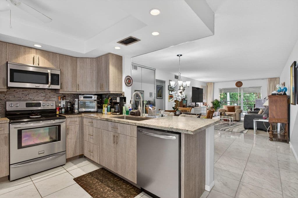 2-bedroom Condo — 3002 Portofino Isle #E3