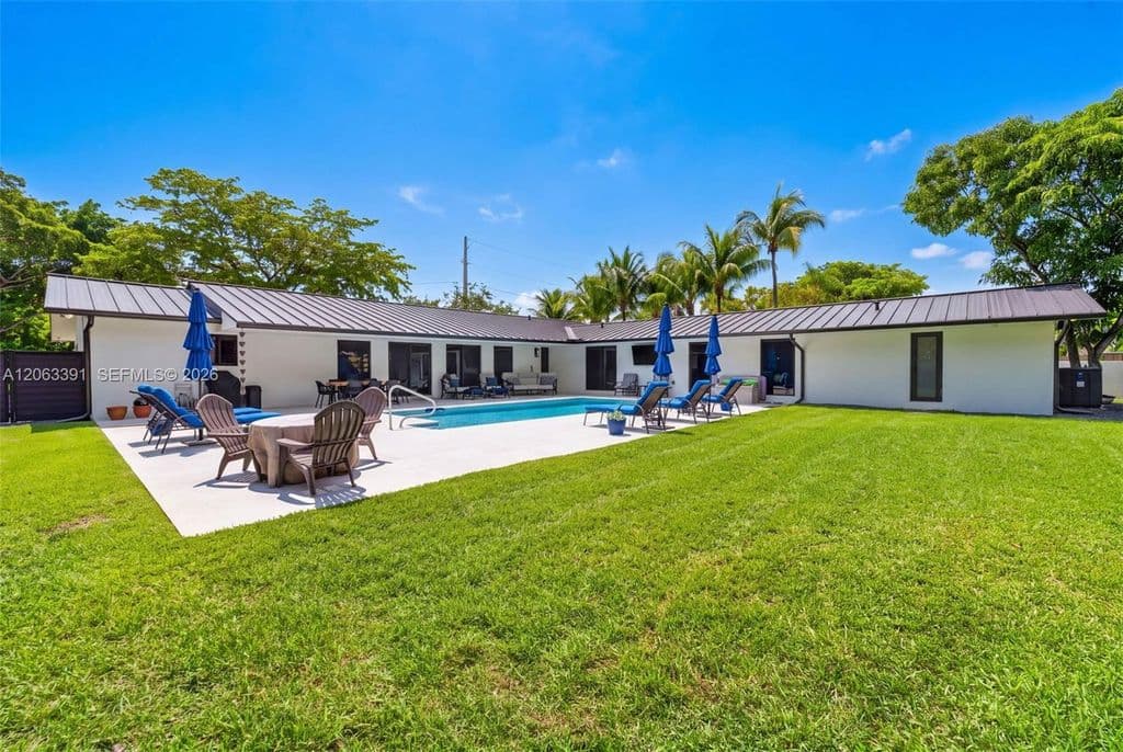 5-bedroom Single-Family Home — 17701 SW 87th Ave