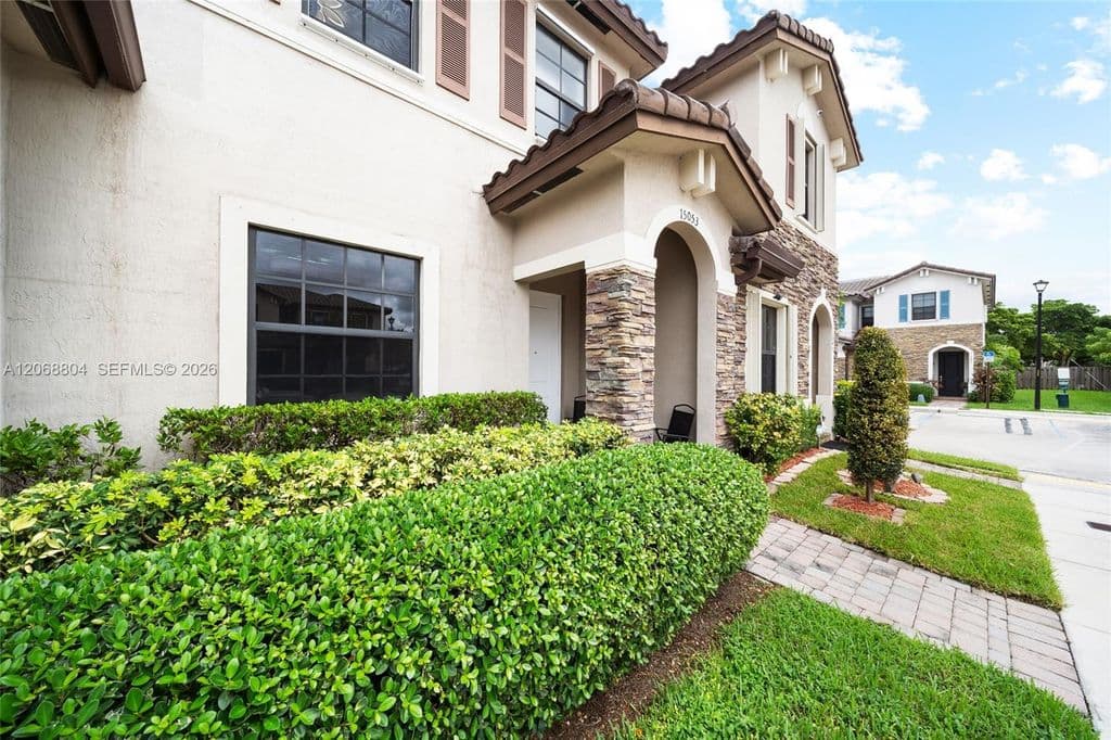 2-bedroom Property — 15053 SW 115th Ter