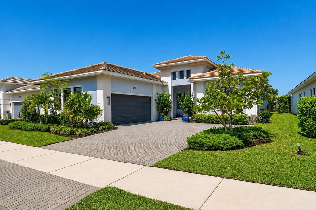 3-bedroom Single-Family Home — 15745 Cresswind Place