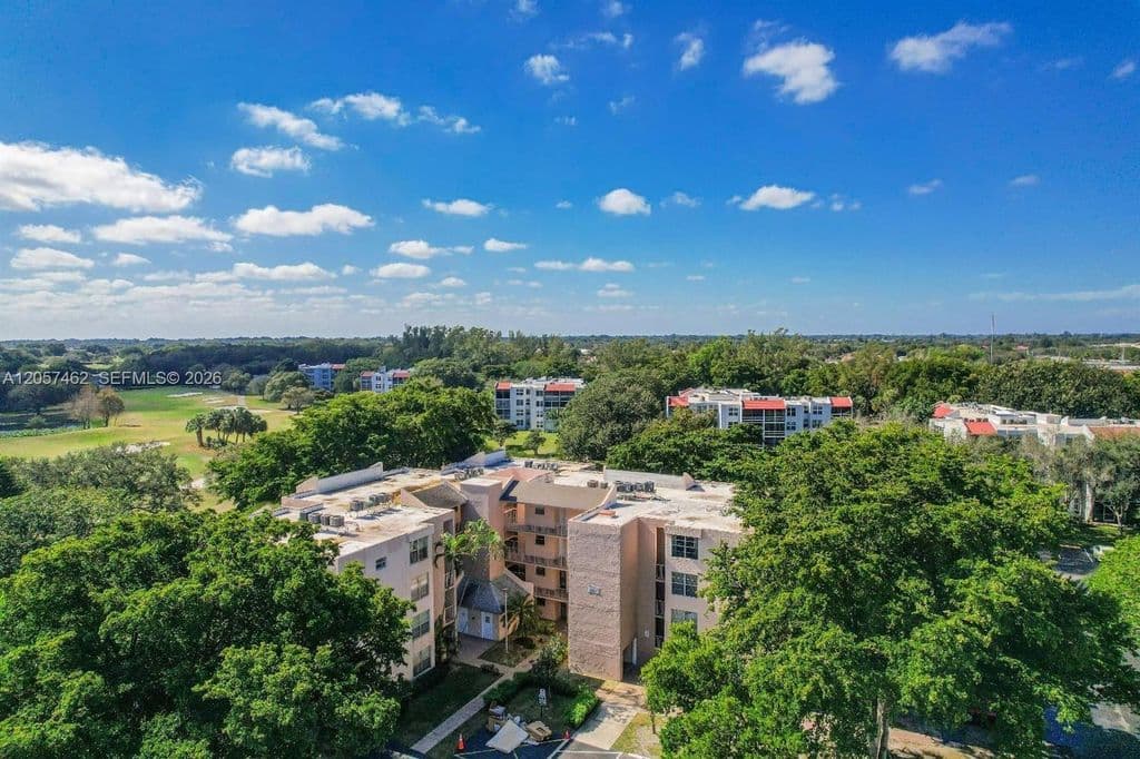 2+1 Condo — 9471 Evergreen Pl APT 104