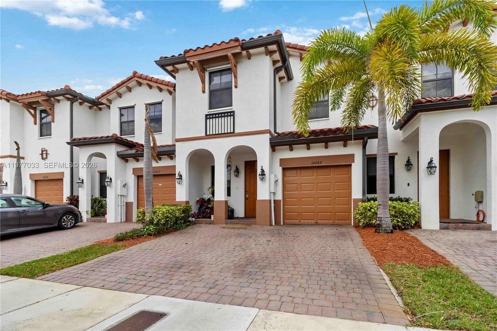 4-bedroom Property — 10268 NW 88th Ter