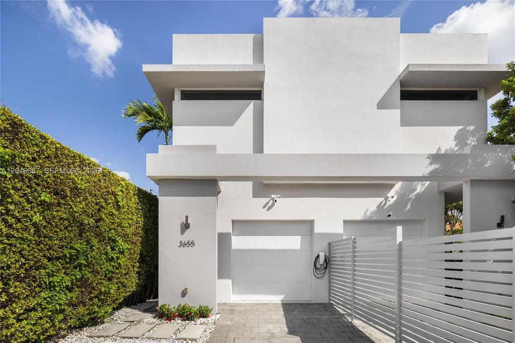 3-bedroom Property — 3655 SW 25th St #3655