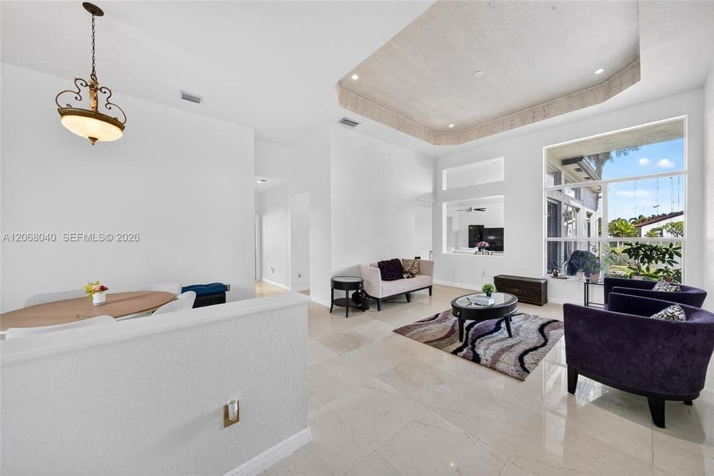 5-bedroom Single-Family Home — 18609 SW 50th Ct